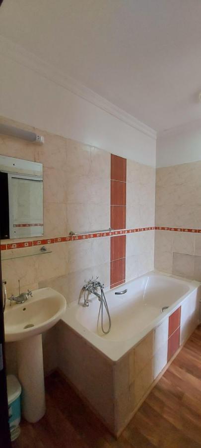 Pleasant Nest Homestay Near Jkia Airport And Sgr Station نيروبي المظهر الخارجي الصورة